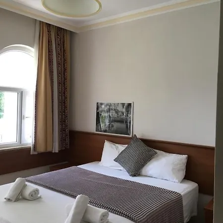 Felicity & Hotell